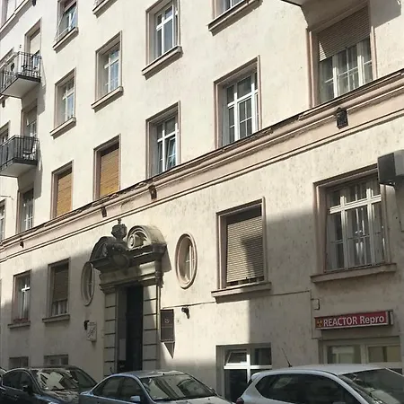 Nick's Apartment-spacious, And Quiet, By Margit Bridge Appartement Budapest
