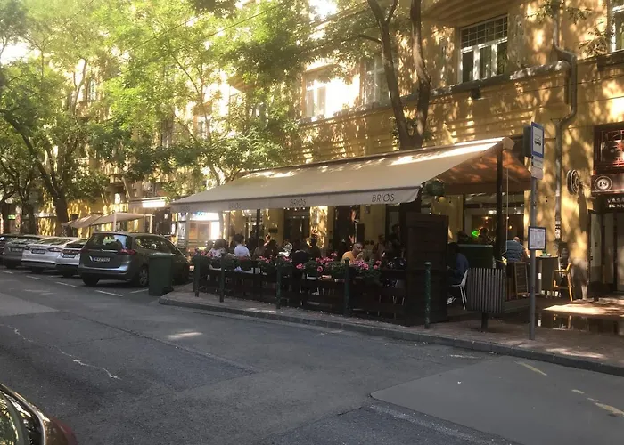 Nick's Apartment-spacious, And Quiet, By Margit Bridge 公寓 *