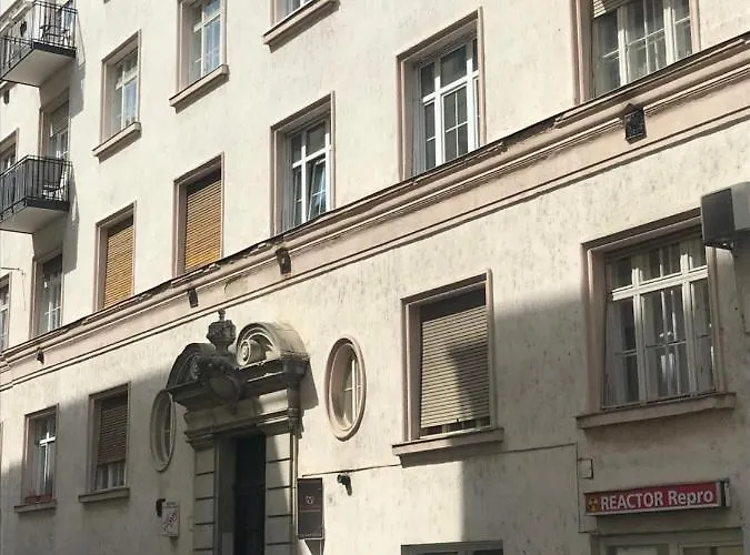 Nick's Apartment-spacious, And Quiet, By Margit Bridge Apartament Budapesta